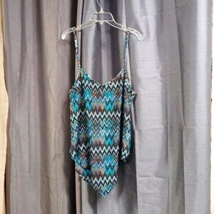 🙋Sace tank top geopattern spaghetti straps 18.5 chest 21 length